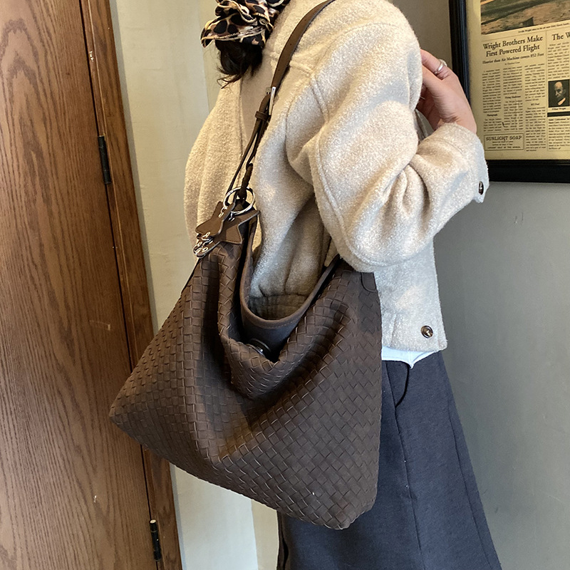 Nicho de comercio exterior transfronterizo bolsas de tejido mujeres europeas y americanas retro viaje al hombro bolsas de cubo de agua de alta calidad bolsas de mochila