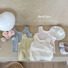 2025子供服の夏の新型の底のシャツの女の子のベストの夏服の赤ちゃんのレースのストラップの袖なしの上着のtシャツのファッション