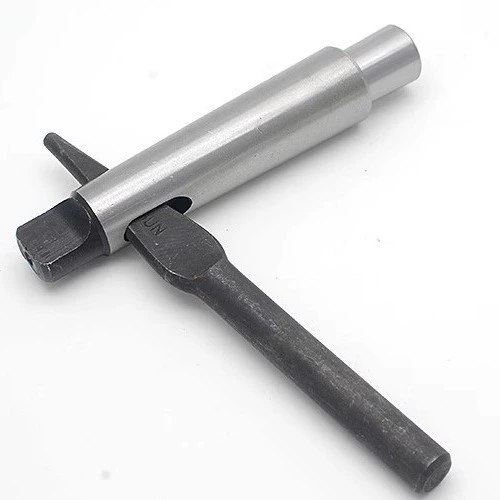 Снятие конусной втулки Морзе Нарезная втулка Снятие токарного станка с наклонным железом с использованием нарезной втулки Удаление железа