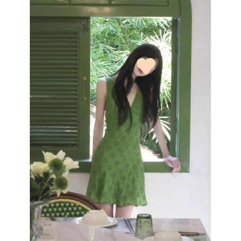 Зеленое вязаное платье без рукавов в стиле ретро с v-образным вырезом для женщин, весенняя французская сексуальная утягивающая короткая юбка для маленьких людей