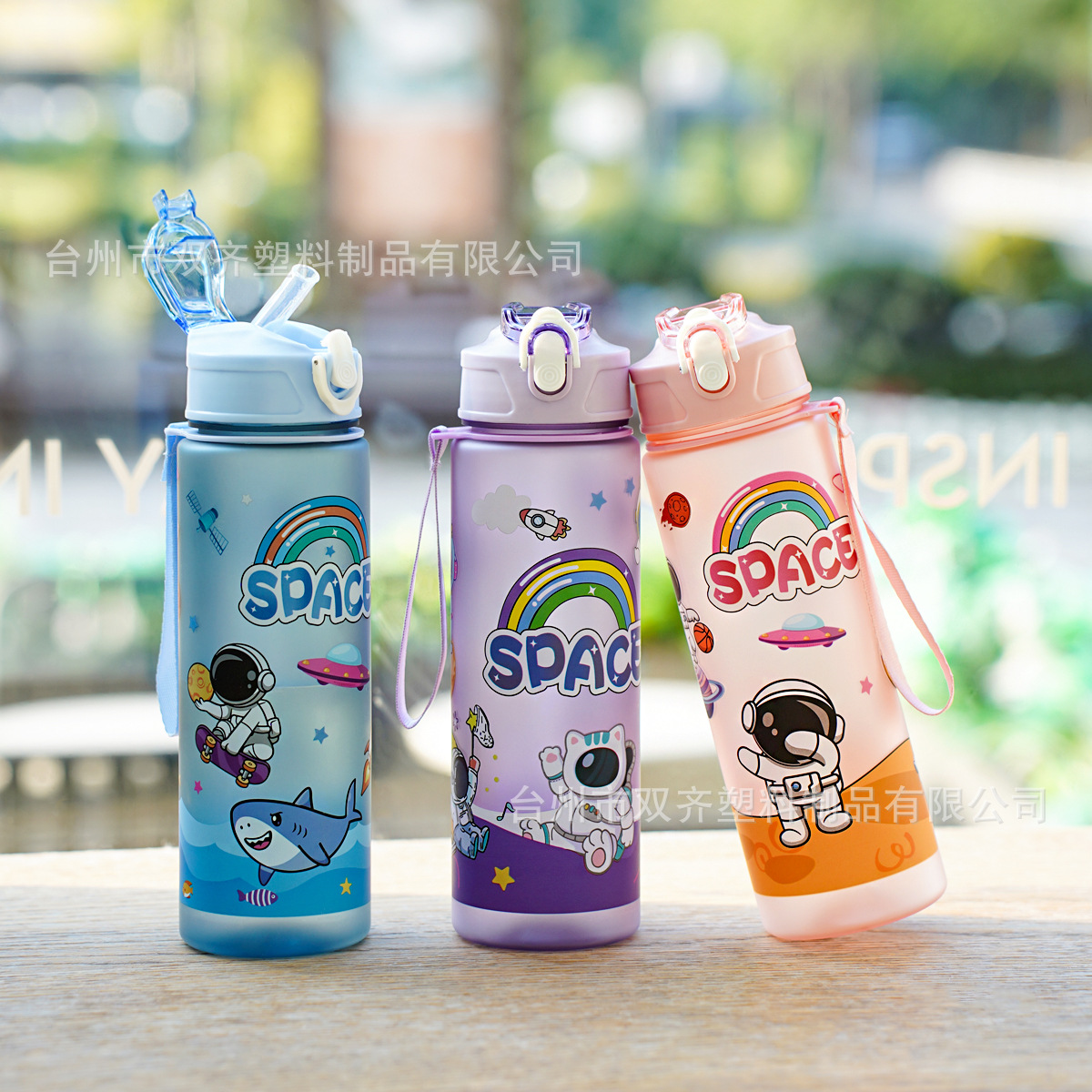 Taza de agua deportiva con pajilla, diseño astronauta, plástico resistente, uso exterior