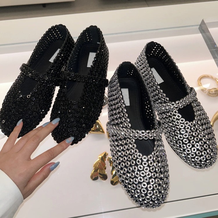 재고 가죽 버전 ~ 2025 새로운 모조 다이아몬드 스팽글 신발 여성 진주 플랫 신발 편안한 조커 메리 국자 신발