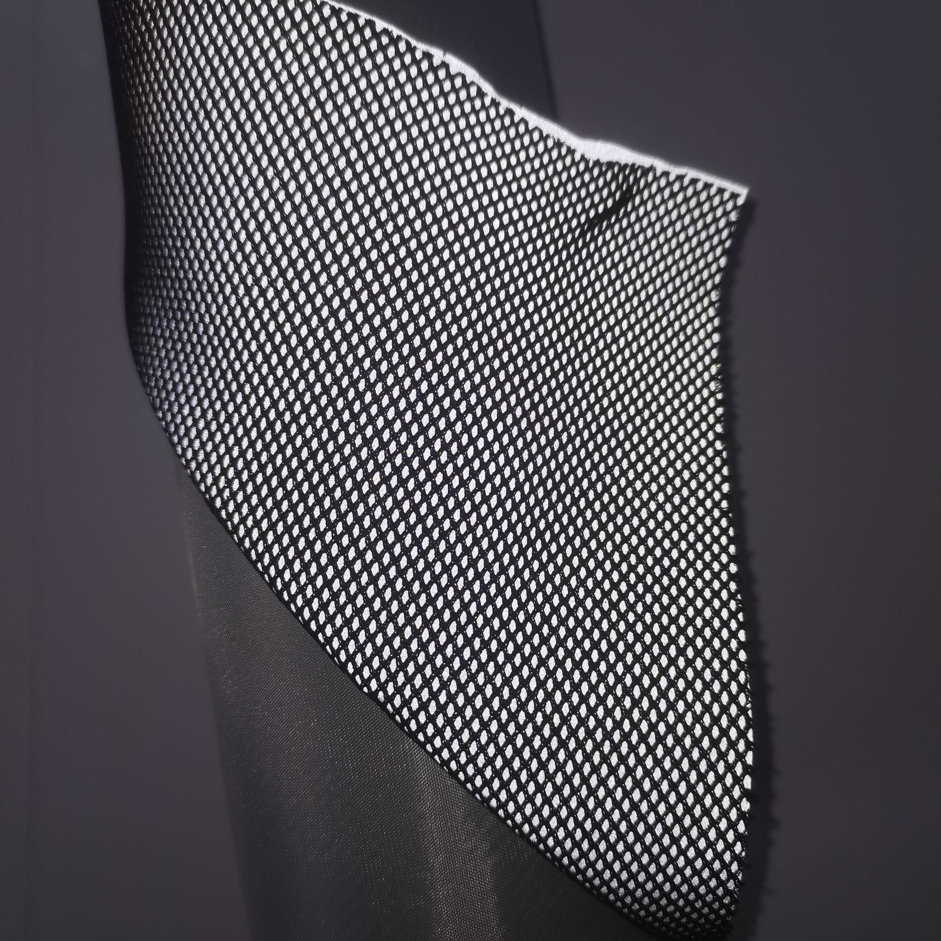 工厂鞋子服装箱包用反光网布可裁切车缝三合一复合涤纶反光布面料