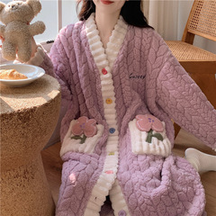 2024冬の寝スカートのカーディガンの長袖の蝶結びの甘いパジャマのジャカードの綿毛は家の服の秋冬の大きいサイズを厚くします。