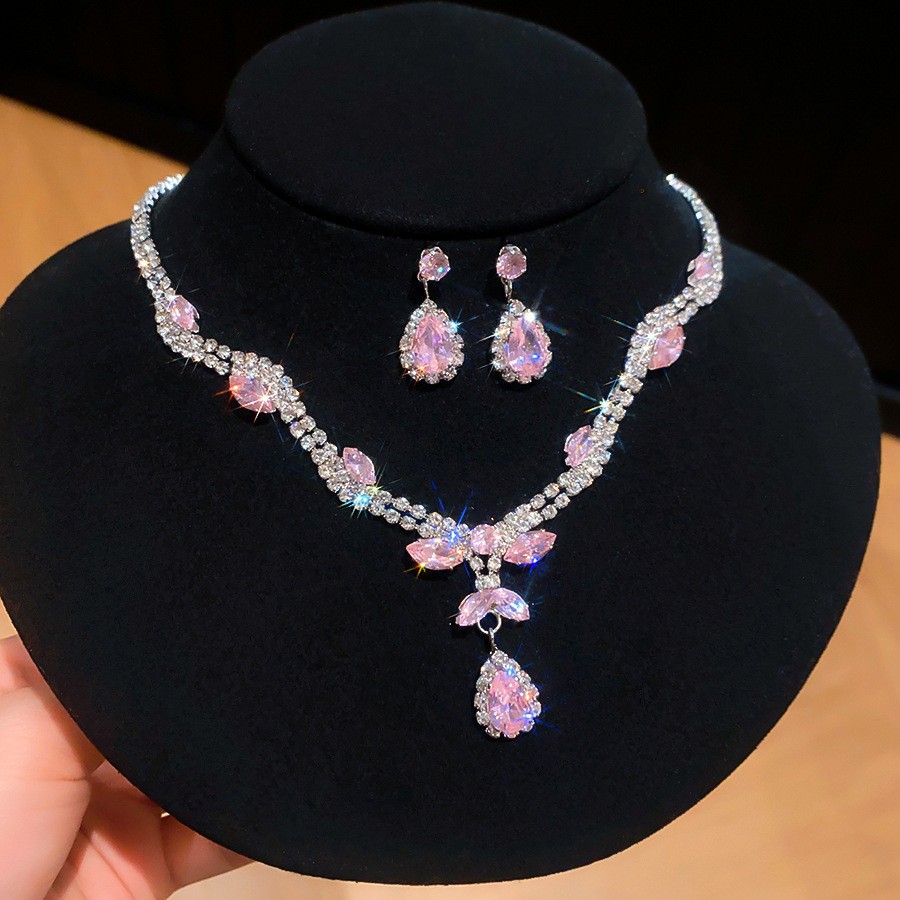 Collar de pendientes de diamantes con gotitas de agua transfronterizas europeas y americanas, colgante de moda de lujo ligero, cadena de clavícula, celebridad de Internet, joyería de alta gama, mujer