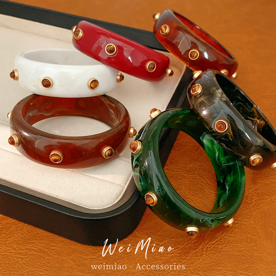 Pulseras de remaches redondas de resina teñidas de color retro estilo francés pulsera de moda simple Europa y América exagerada transfronteriza joyas de mano para mujeres