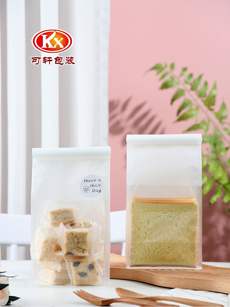 Bolsas de tostadas, bordes de alambre de hierro, sellado, pan rebanado, leche, dátiles, crispado de nieve, horneado transparente, punto oeste