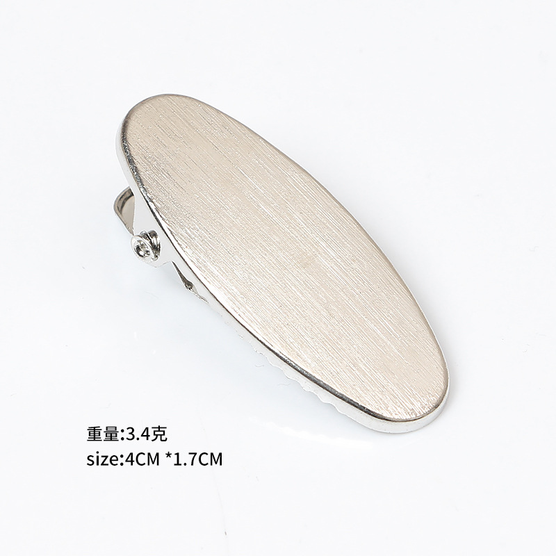 DIYアクセサリーの付属品は色を保っています。