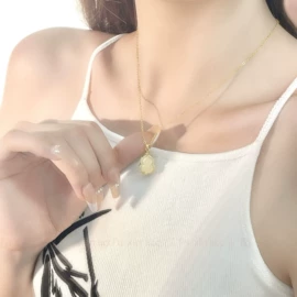 项链;戒指;耳环