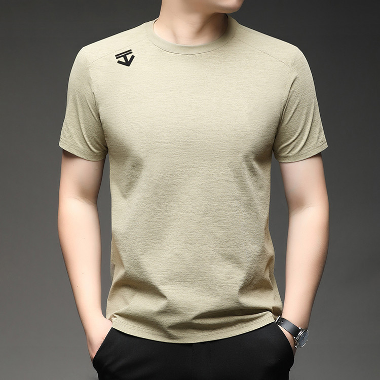 Summer solid T-shirt with a round collar for leisure