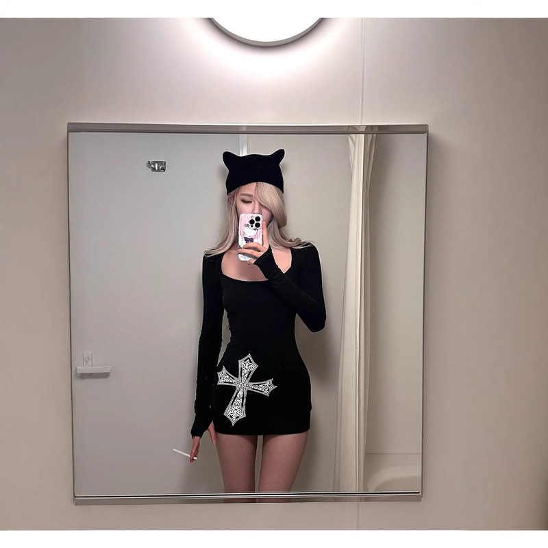 Black Cross Print T-Shirt Women's Sexy Spice Girls Long Slim-fit Slimming Long-sleeved Top Black Cross Print T-Shirt Women's Sexy Spice Girls Long Slim-fit Slimming Long-sleeved Top
