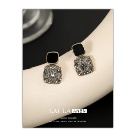 耳钉;项链;耳环