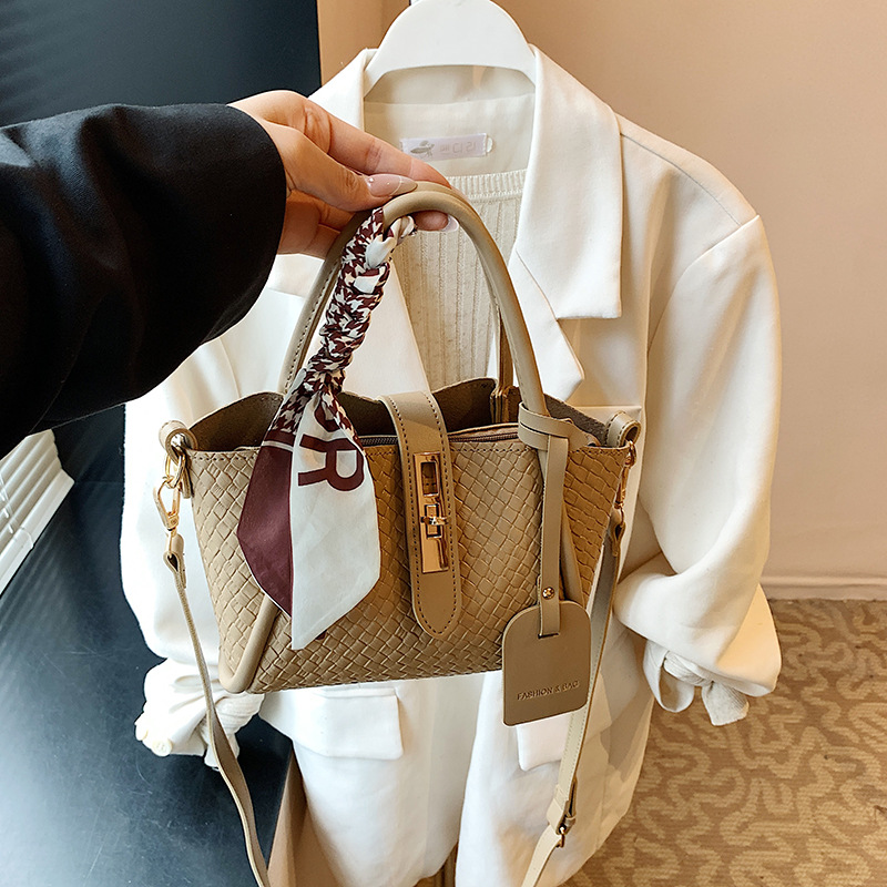 Explosiones transfronterizas tejidas bolsas de cestas de verduras de mano para mujeres 2025 nueva popular bolsas de cubo de agua super caliente bolsas de mochila versátiles