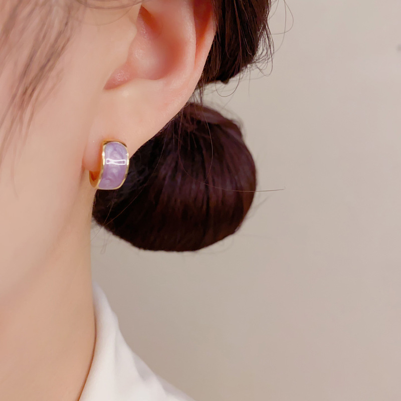 El estilo francés de lujo ligero goteo de aceite de geometría pequeña oreja de nicho de moda simple diaria de viaje al por mayor aretes de diseño versátil image 4
