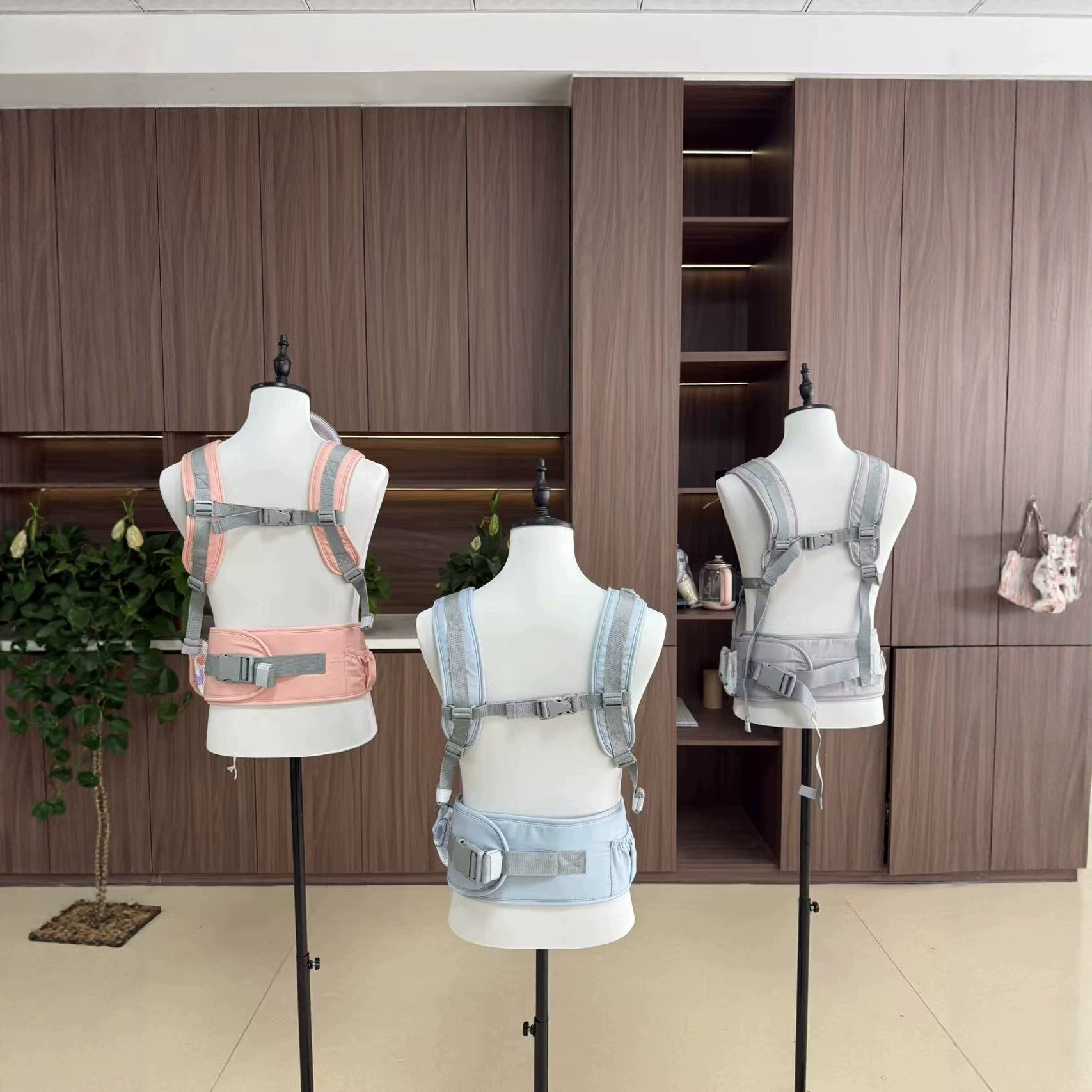 Windproof sling, storage system, children's hipseat, universal belt, head protection