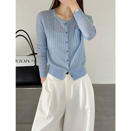 女式衬衫;休闲裤;毛衣