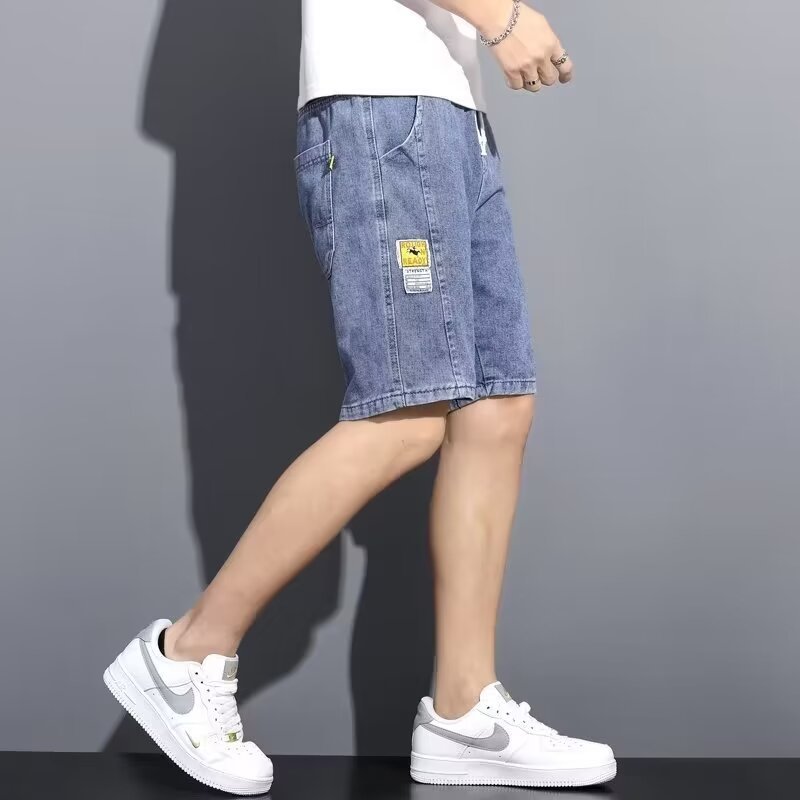 Pantalones cortos de mezclilla de cinco puntos de estilo fino de verano para hombres, pantalones de marca de moda casuales delgados, pantalones de 5 puntos para hombres
