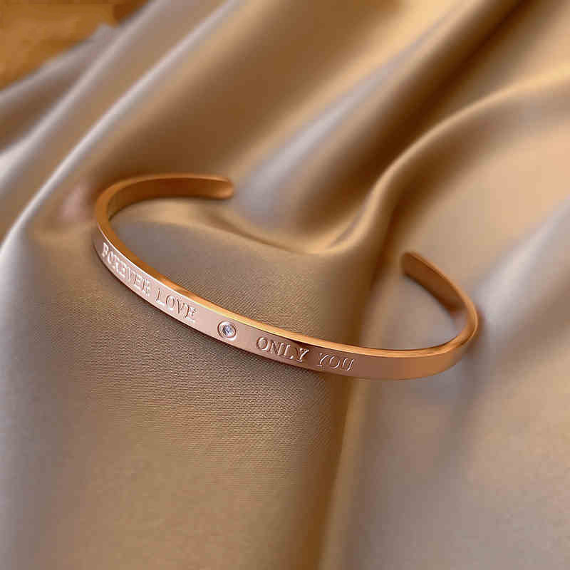 Fashion letter rose gold diamond bracelet titanium steel inlaid diamond bracelet simple temperament Chinese Valentine's Day couple gift Fashion letter rose gold diamond bracelet titanium steel inlaid diamond bracelet simple temperament Chinese Valentine's Day couple gift