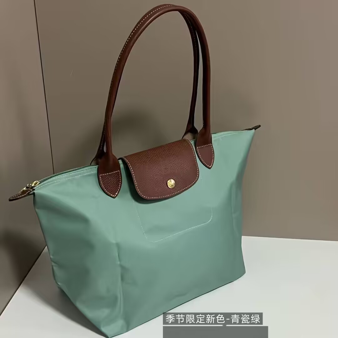 고품질의 클래식 청자 그린