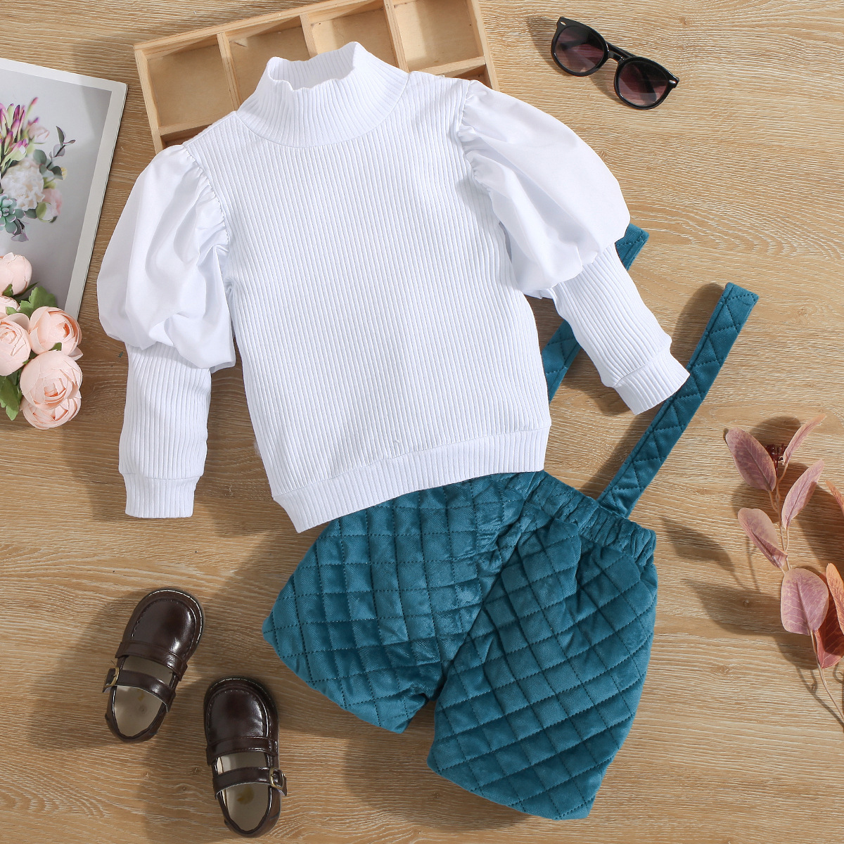 Autunno 2024 Nuovo abbigliamento per bambini Ragazze Maniche lunghe Maglia a strisce con bretelle + Pantaloncini con cinturino a griglia Set due pezzi_voghion.com