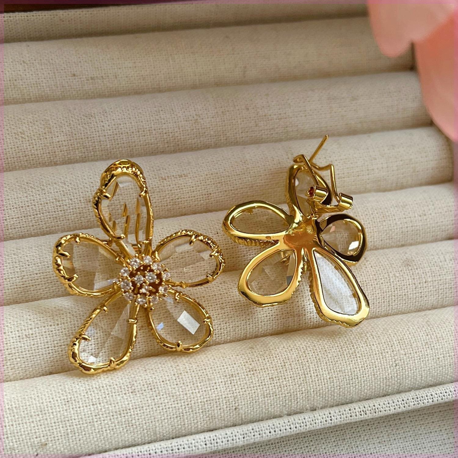 1 Pair Quantity Daily Occasion Copper Material 1 Pair Simple Style Flower Inlay Copper Zircon Ear Studs