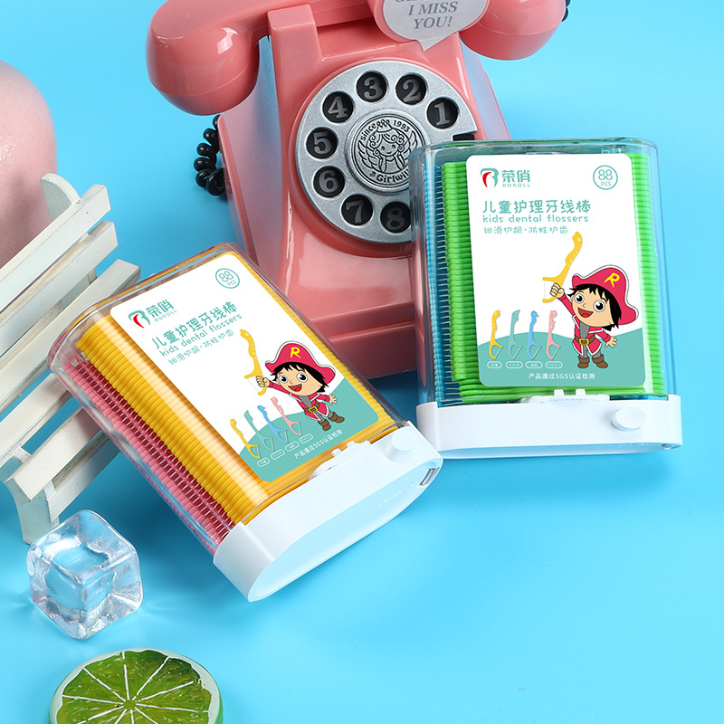 Wholesale Bright Smile Children's Dental Floss Disposable Baby Dental Floss Sticks Cartoon Floss 88 Pieces Portable Dental Floss Automatic Box
