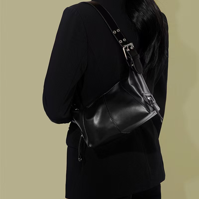 2025 Women's Black White Underarm European And American Fashion Retro Motorcycle Bag Leather Large Capacity Solid Color_voghion.com