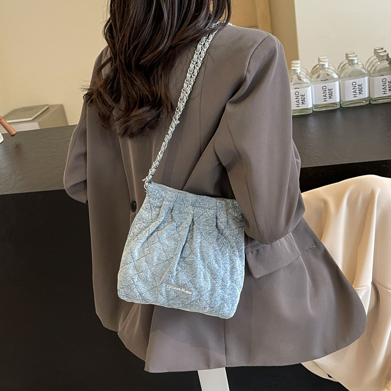 Bolso de mezclilla súper caliente popular de este año para mujer 2024 nuevo bolso de hombro de cadena de todo fósforo de verano bolso de moda