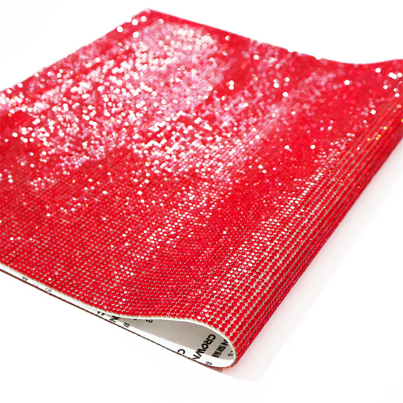 Los fabricantes venden al por mayor agua de vidrio, pegatinas de diamantes, adhesivos, taladros en caliente, piezas de diamantes decorativas para automóviles autoadhesivas, accesorios de joyería de bricolaje, taladros