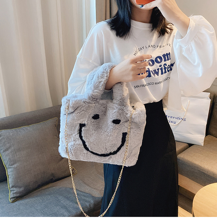 Plüsch Süßes Smiley-gesicht Große Kapazität Kette Frauen Tasche 2021 Neue Plüsch Mode Koreanische Version Ins Herbst Beutel Tasche display picture 4