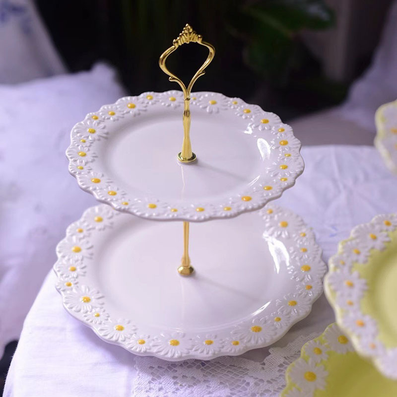 흰색 데이지(둥근 머리 꼬치 막대)가 있는 이중 꼬치.