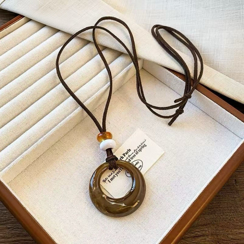 Retro Maillard Long Brown Ring Pendant Necklace Women's High-End Light Luxury Niche Sweater Chain Accessories Wholesale Retro Maillard Long Brown Ring Pendant Necklace Women's High-End Light Luxury Niche Sweater Chain Accessories Wholesale