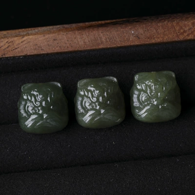 Zərgərlik ara hissələri, Natural Clear Water Hetian - 22-natural-hetian-jade-lion-awakening