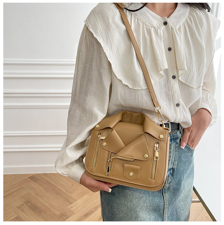 Women's Small Pu Leather Solid Color Basic Square Lock Clasp Crossbody Bag display picture 2