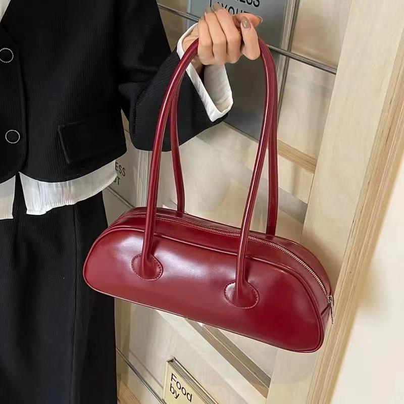 High-End French Retro Underarm Bag for Women 2026 New Fashion Versatile Baguette Bag Autumn and Winter Handbag Shoulder Bag