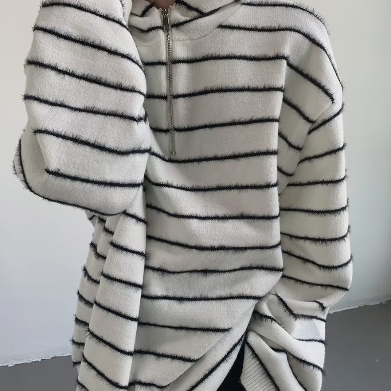 Demi-season retro trend knitted sweater with hood with zipper