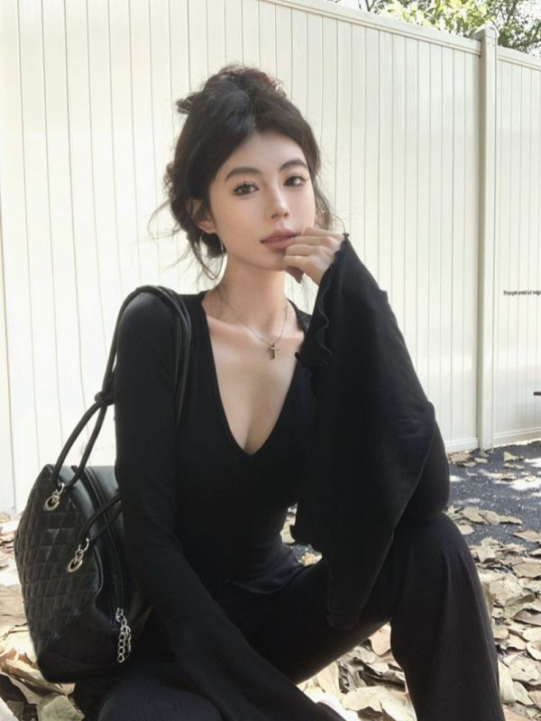 アメリカのギャルvネックのラッパの袖のtシャツの女性の秋の修身はやせているデザイン感が現れます。|undefined