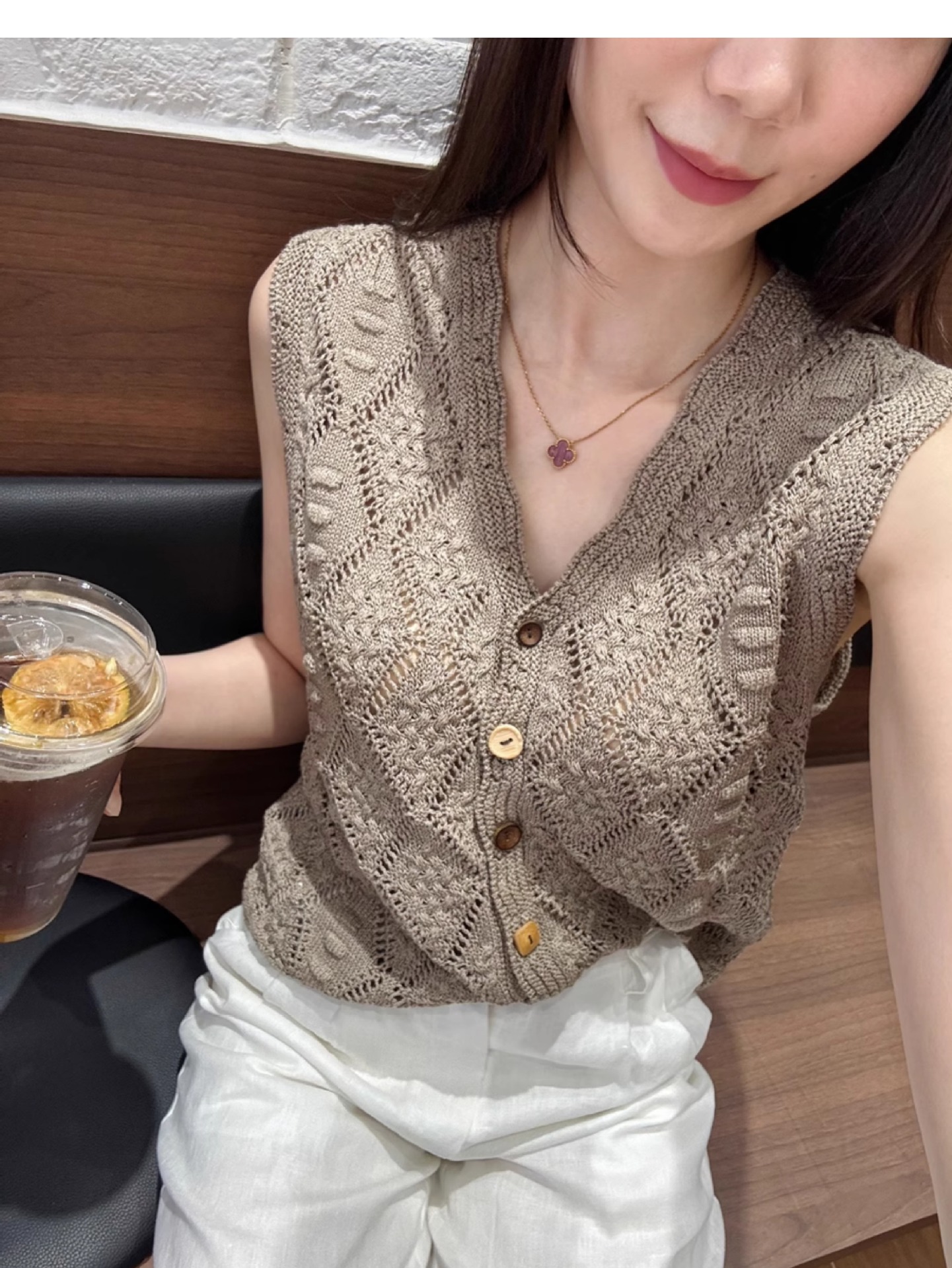 Áo ba lỗ dệt kim cổ V tay loe nữ màu nâu nhạt — nâu chi tiết 3