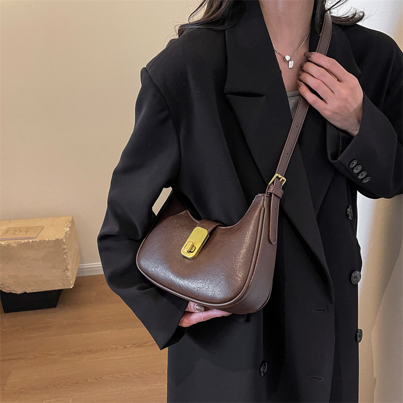 Avanzado sentido de la bolsa plegable mujer 2023 nuevo Otoño e Invierno moda axila bolsa nicho retro conmutación Joker bolsa