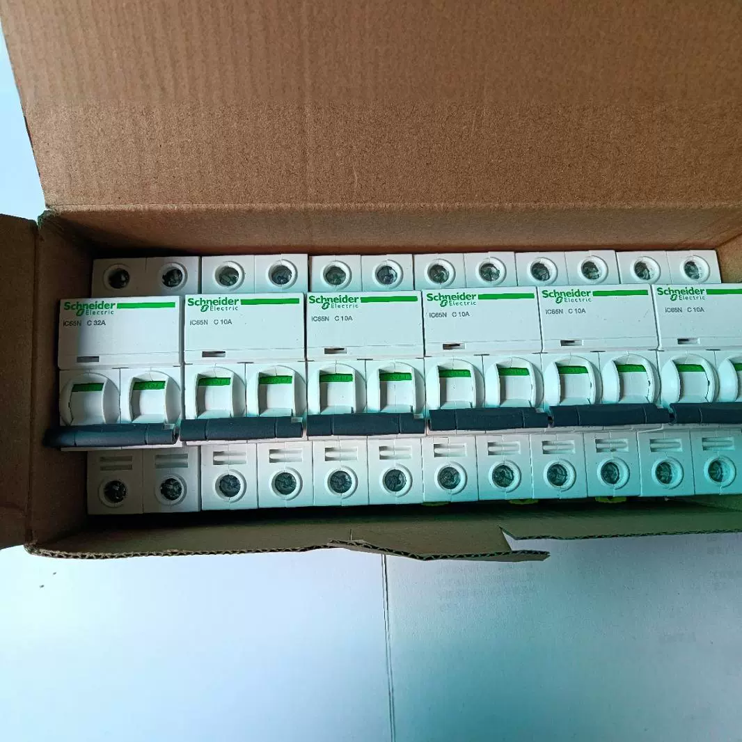 Новый оригинальный миниатюрный автоматический выключатель IC65N 2P C32A A9F18232