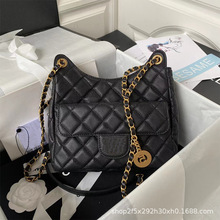 香奶奶小香风鱼子酱油蜡牛皮链条邮差包真皮菱格