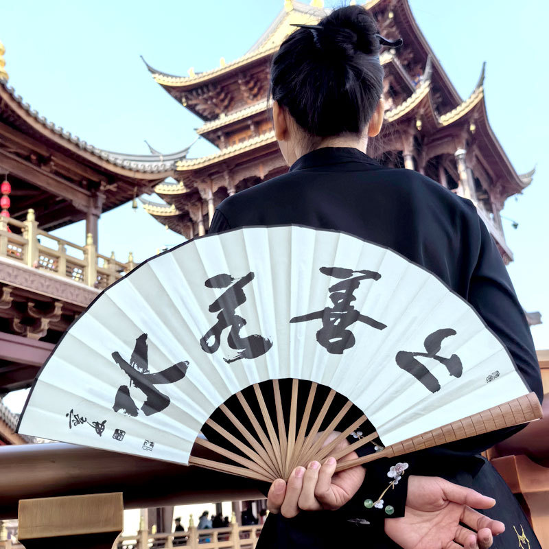 Chinese-style bamboo handle rattan fan, 10-inch, men's silk fabric, retro folding traditional Chinese style folding fan, Hanfu portable gift, handicraft fan