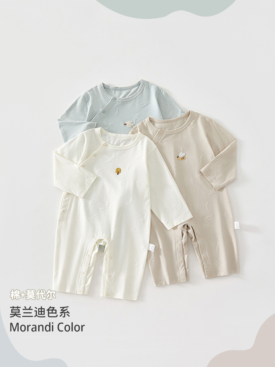 Primavera y verano nuevos productos de algodón Moti flor un estándar de manga larga baby pijama de colga inclinada baby overcoat