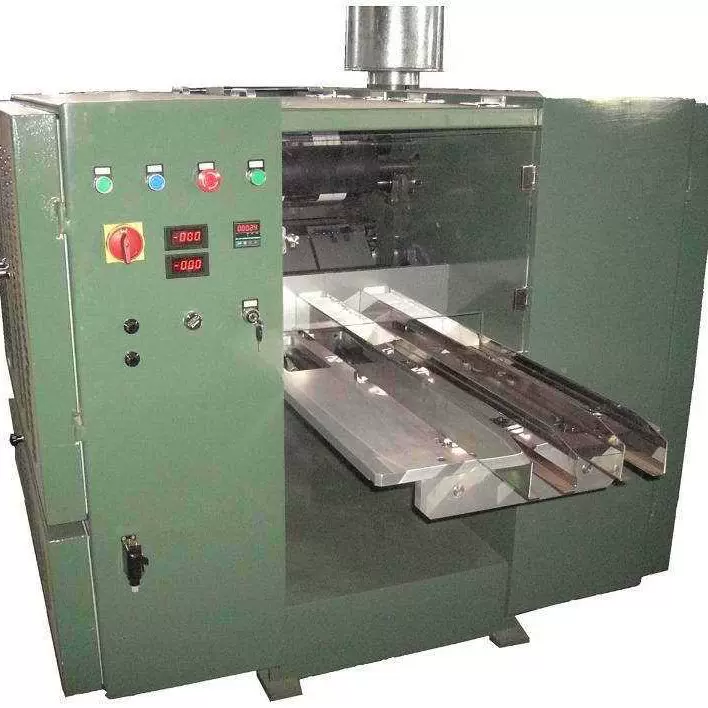 厂家供应 高速纱布片折叠机 品质保证纱布自动折叠机机器设备批发