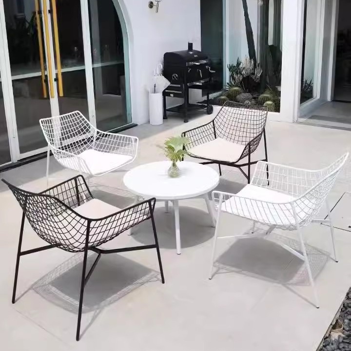 Mesa y sillas al aire libre patio terraza hotel bar al aire libre celebridad en línea inmobiliaria ocio departamento de ventas de hierro forjado mesa y sillas jardín