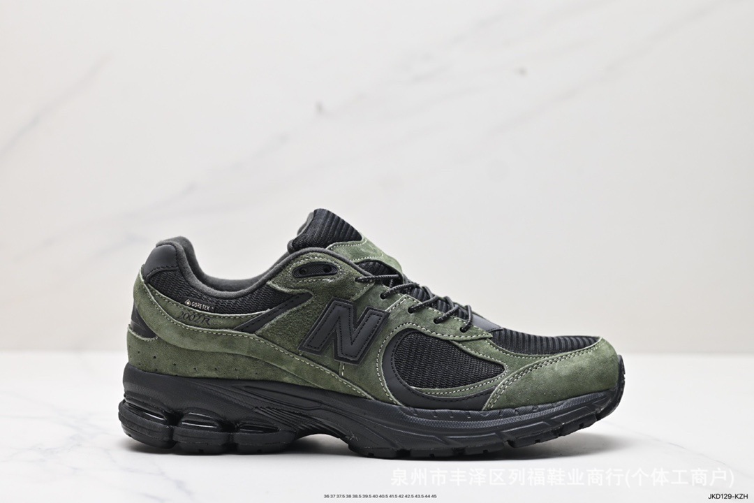 검은색 짙은 녹색