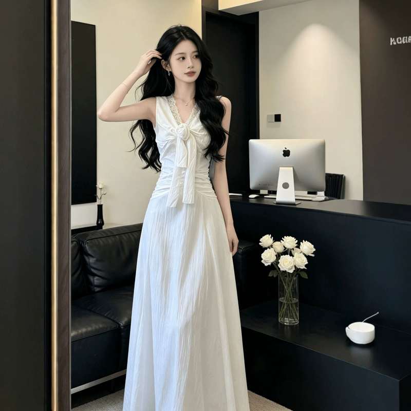 2026 New Style French-Style White V-Neck Sleeveless Dress for Women, Summer Waist-Cinching Slimming Long Dress with a Gentle Vibe