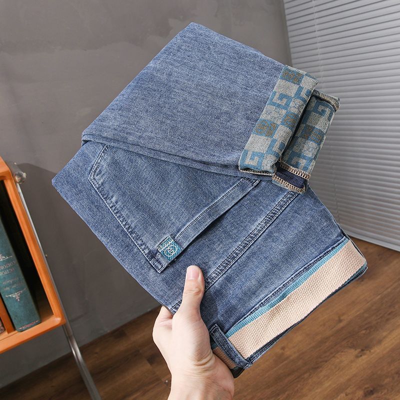 Trendiga lätta jeans med lyxigt tryck för mäns sommar tunna elastiska leggings, exklusiva lätt lösa och mångsidiga_voghion.com