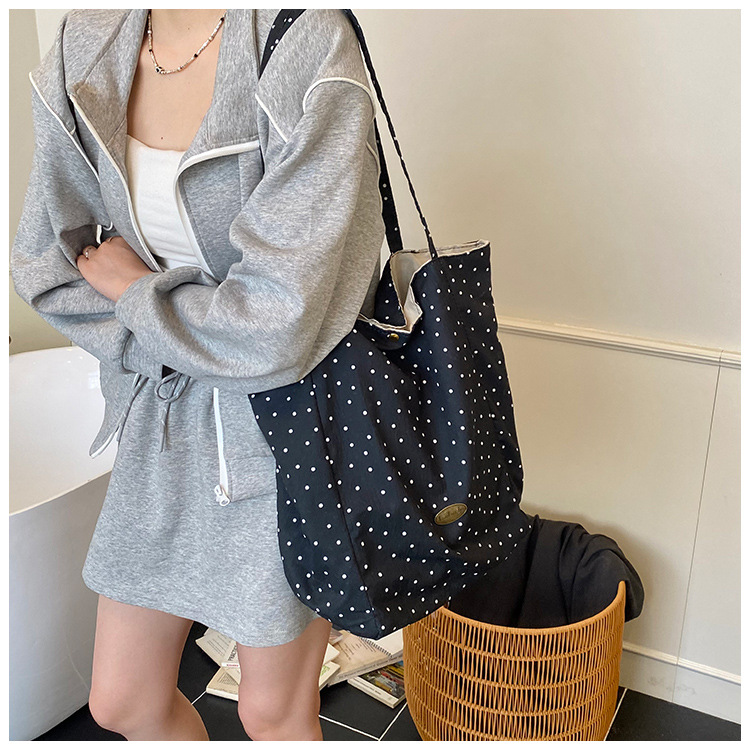 ins Korean-style laid-back single-shoulder bag, casual large-capacity black and white checkered tote bag, student commuting backpack for classes undefined
