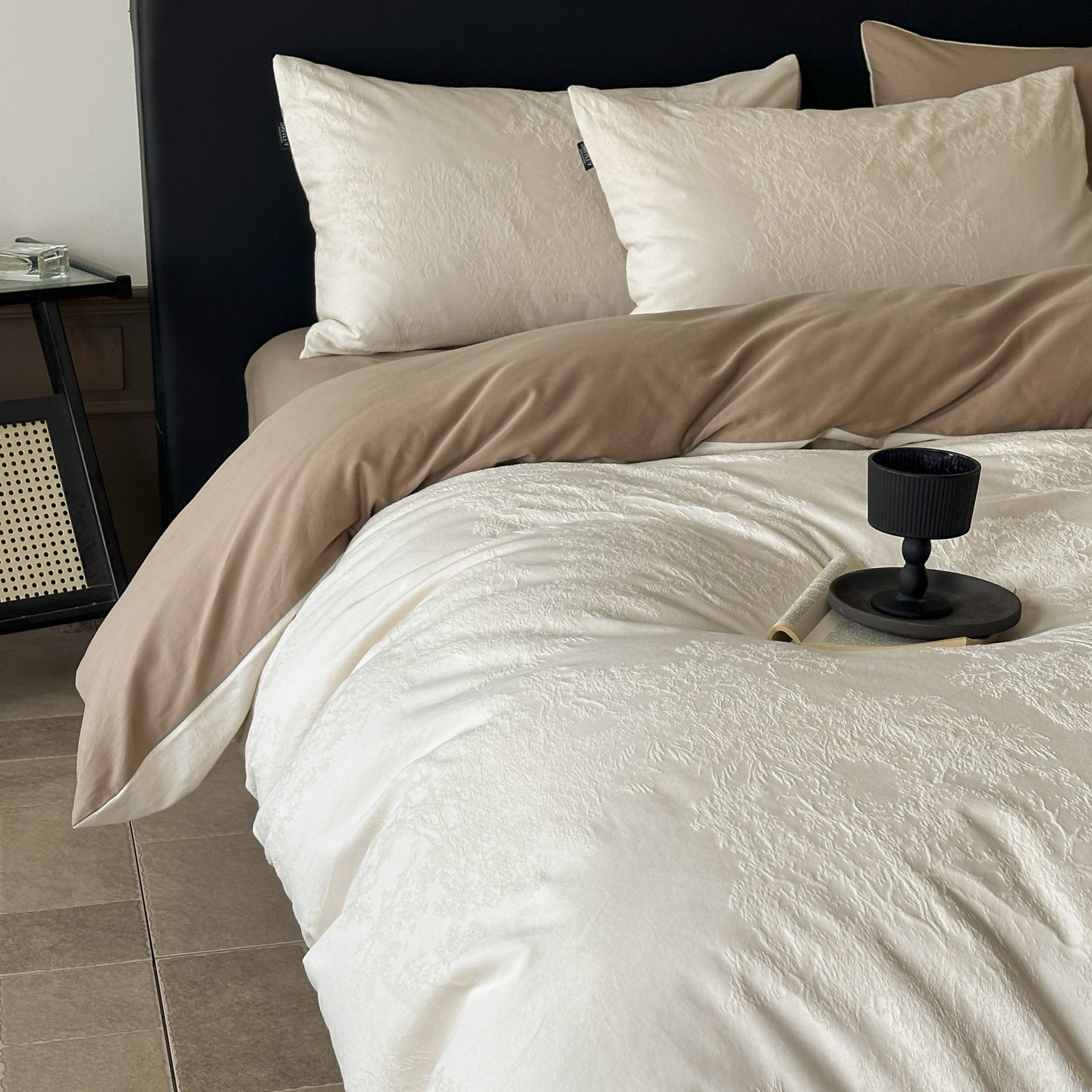 Algodón glutinoso ultra suave tejido Jacquard de cuatro piezas, ropa de cama de algodón para dormir desnudo, otoño y invierno, cuatro estaciones gruesas y cálidas.